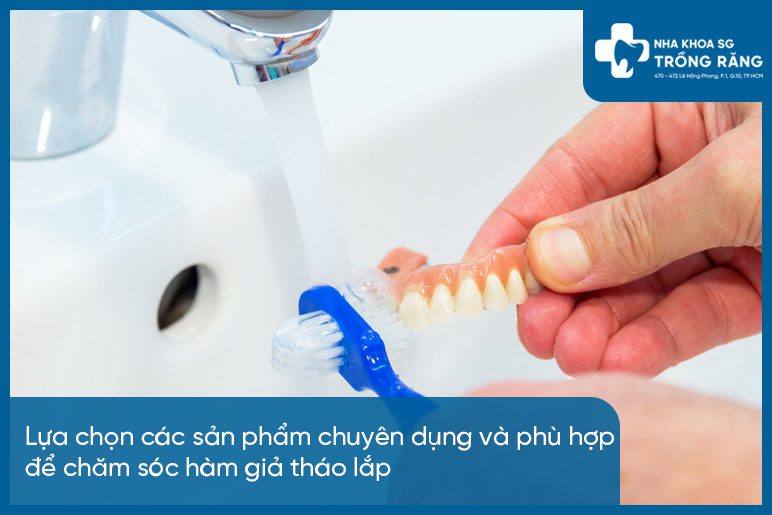 Dung dịch vệ sinh răng giả
