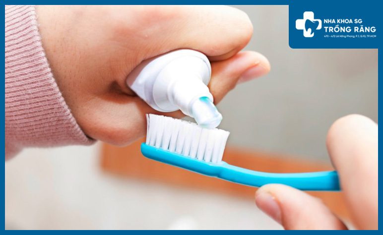 Cách vệ sinh răng sứ ddbio